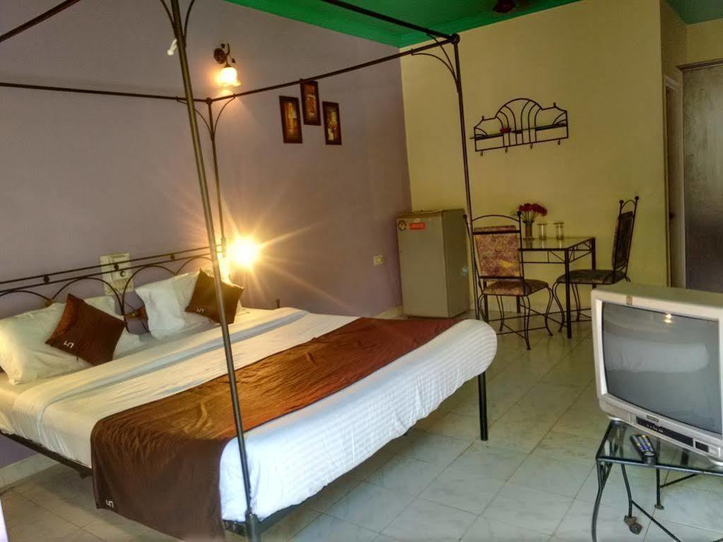 Libton Manor Hotel Candolim Exterior photo