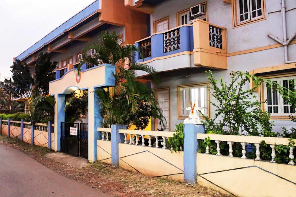 Libton Manor Hotel Candolim Exterior photo